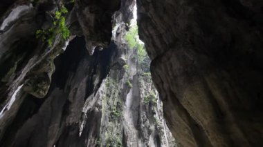 Tayland 'da doğal kireçtaşı mağara doli sürgüsü.