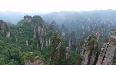 Çin Zhangjiajie Avatar Dağları