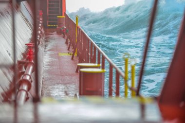 Şiddetli hava koşullarında açık deniz dalgası - gemiden görüntü