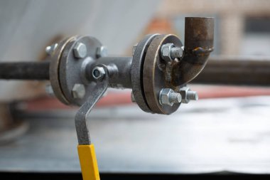 Flanşlı ve cıvatalı hidrolik bir vinç. Yüksek kalite fotoğraf