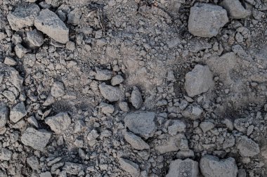 Toprak ve taşlar ile kuru gri toprağın üst görünüm dokusu
