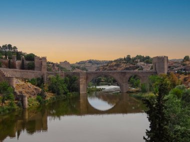 Tagus Nehri üzerindeki San Martn Köprüsü, Toledo, İspanya