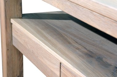 Tahta masa yüzeyi. Doğal ahşap eko mobilyalar. Yakın görüş. Katı tahta masa ve bacaklar.