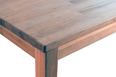 Tahta masa yüzeyi. Doğal ahşap mobilyalar. Katı ahşap masa üstü ve bacaklar beyaz arkaplan üzerinde izole