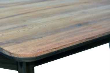 Ahşap yemek masası yüzeyi. Doğal ahşap mobilyalar yakın plan fotoğraf arkaplanı. Sağlam ahşap masa ve bacaklar. Eko mobilya üretimi, üretim