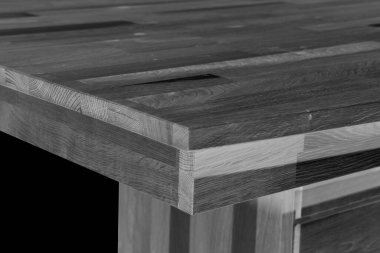 Tahta masa yüzeyi. Doğal ahşap mobilyalar yakın plan fotoğraf arkaplanı. Sağlam ahşap masa ve bacaklar. Eko mobilya üretimi, üretim