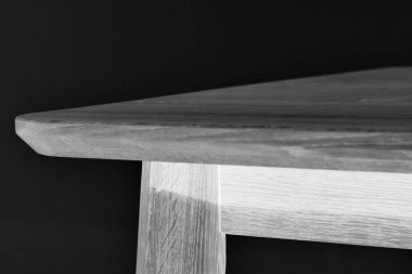 Ahşap yemek masası yüzeyi. Doğal ahşap mobilyalar yakın plan. Katı ahşap masa üstü