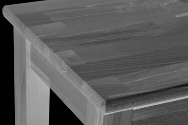 Tahta masa yüzeyi. Doğal ahşap mobilyalar. Katı ahşap masa üstü ve bacaklar beyaz arkaplan üzerinde izole