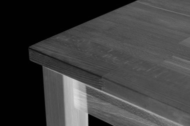 Tahta masa yüzeyi. Doğal ahşap mobilyalar. Katı ahşap masa üstü ve bacaklar beyaz arkaplan üzerinde izole