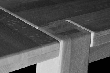 Tahta masa yüzeyi. Doğal ahşap eko mobilyalar. Yakın görüş. Katı ahşap masa üstü ve bacaklar beyaz arkaplan üzerinde izole