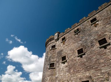Eski Kelt kale duvarları, İrlanda 'daki Cork City hapishanesi. Kale, kale arkaplanı