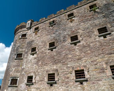 Eski Kelt kale duvarları, İrlanda 'daki Cork City hapishanesi. Kale, kale arkaplanı
