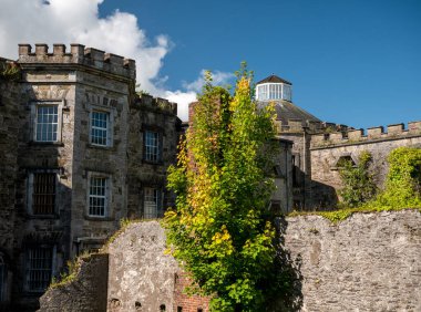 Eski Kelt kale duvarları, İrlanda 'daki Cork City hapishanesi. Kale, kale arkaplanı