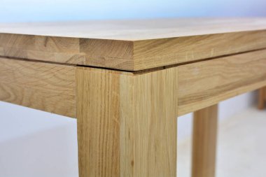 Ahşap masa arkası arka plan, doğal ahşap mobilyalar yakın manzara ahşap mobilyalar yakın görüntü fotoğraf. Eko mobilya üretim konsepti