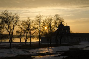 Kış günbatımı, Ortodoks Kilisesi ve Tuna Nehri