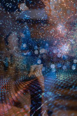 Soyut ışıltılı arka plan deseni, kutlama duvar kağıdı, sunum kapağı. Canlı renkler, şenlikli duvar kâğıdı çizimi