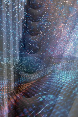 Soyut ışıltılı arka plan deseni, kutlama duvar kağıdı, sunum kapağı. Canlı renkler, şenlikli duvar kâğıdı çizimi