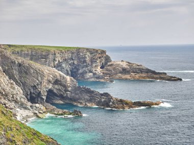İrlanda 'daki Atlantik Okyanusu uçurumları