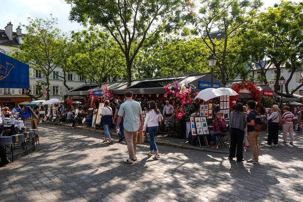 Montmartre 'deki Mahalle hayatı ve Turizm Meydanı du Tertre