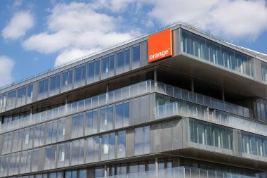 Issy-les-Moulineaux 'daki turuncu merkez.