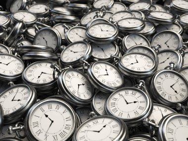 Gümüş cep saati yığını.