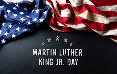 Martin Luther King Günü konsepti. Siyah ahşap arka planda Amerikan bayrağı