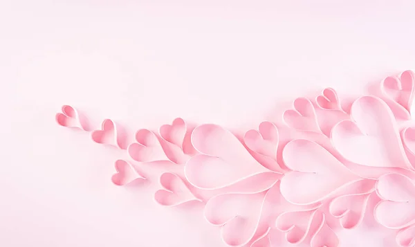 Aşk Sevgililer Günü Konsepti Pastel Kâğıt Üzerinde Pembe Kağıt Kalpler — Stok fotoğraf