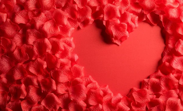 Amore Concetto San Valentino Cuori Rossi Realizzati Con Petali Rosa — Foto Stock