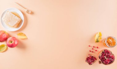 Rosh hashanah (Yahudi Yeni Yıl Tatili), Pastel arka planda geleneksel veya dini semboller kavramı.