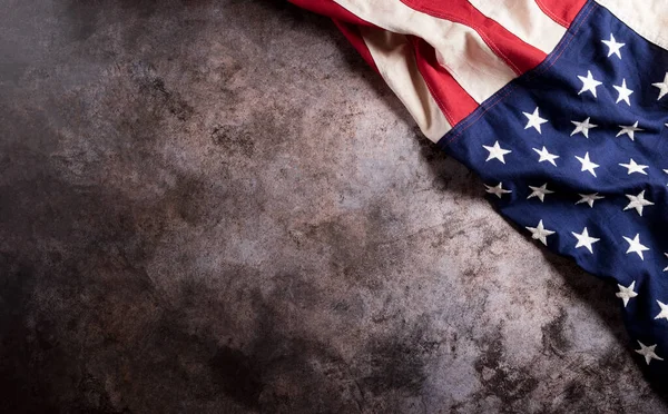 Happy Veterans Day Konceptet Amerikanska Flaggor Mot Mörk Sten Bakgrund — Stockfoto