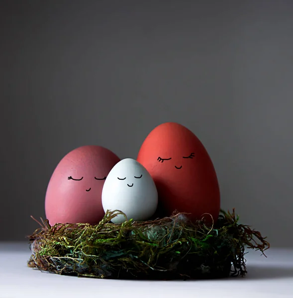 Gray Background Three Eggs Different Sizes Nest Orange Pink White — Stock Photo, Image