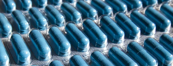 Tabletten Een Oplosbare Blauwe Capsule Transparante Verpakking Van Het Geneesmiddel — Stockfoto