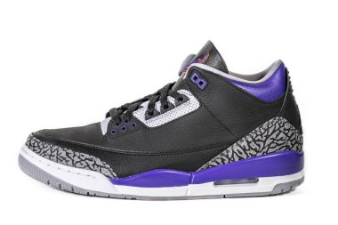 Air Jordan 3 Retro Court Purple - Efsanevi ünlü Nike ve Jordan Brand retro basketbol ayakkabıları veya spor ayakkabıları, şimdi moda ve yaşam tarzı ayakkabıları: Moskova, Rusya - Kasım 2020