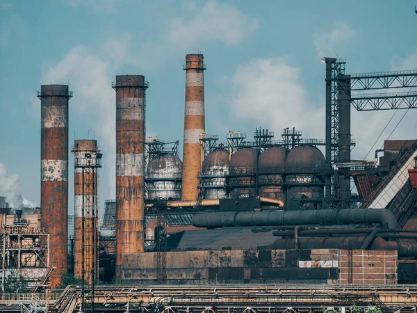 Uitrusting voor hoogovens van metallurgische installaties of fabrieken met schoorstenen — Stockfoto