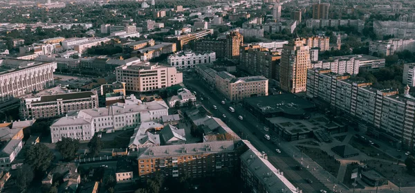Tula stad luchtfoto panorama van het centrum. Donker uitzicht op de stad van boven, afgezwakt — Stockfoto