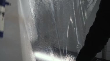 Şeffaf Boya Koruma Filmi ya da çakıl koruma kaplaması kuruluma hazır yeni bir otomatiğe sarılıyor. Araba temizleme