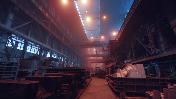Industriële gieterij metallurgische fabriek interieur binnen. Grote werkplaats of magazijn van de zware industrie — Stockvideo