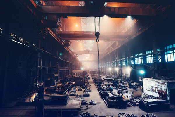 Planta metalúrgica o fábrica de fundición de acero, gran taller interior, horno de explosión, industria pesada, hierro y siderurgia — Foto de Stock