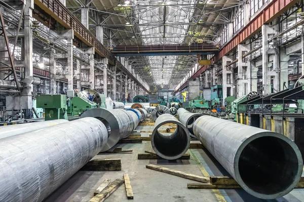 Tubulação fábrica linha de produção do armazém interior, metalurgia indústria pesada — Fotografia de Stock