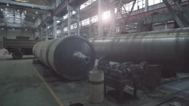Cylindrical tubular steel products in metal working workshop factory interior, panoramic shot — Stock Video