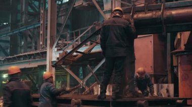 Çelik Atölyesi İşçileri döküm kalıpları ve Slurry, Ağır Metalürji Endüstrisi