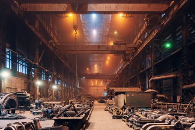 Dökümhane, ağır metalürji endüstrisi, çelik dökümhanesi üretim atölyesi, endüstriyel arka plan