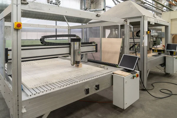 Automatische CNC-Bohrmaschine zur Herstellung von Formen, computergesteuerten Industrieanlagen — Stockfoto