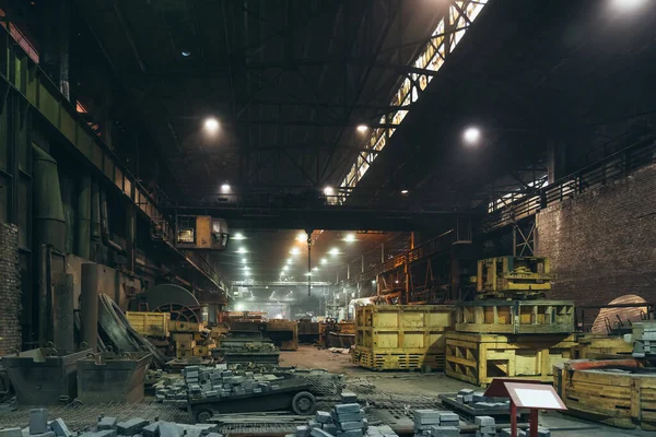 Βιομηχανική αποθήκη εσωτερικό χωρίς ανθρώπους, εργοστάσιο εργαστήριο, βαριά βιομηχανία — Φωτογραφία Αρχείου