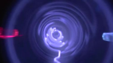 Plazma tüneli ve elektrik flaşları soyut fütüristik neon arkaplan