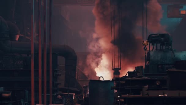 Metalürji atölyesi, patlama fırınından çıkan büyük duman ve alevlerle dolu. Endüstriyel çelik. Çelik fabrikası. Ağır sanayi dökümhanesi — Stok video