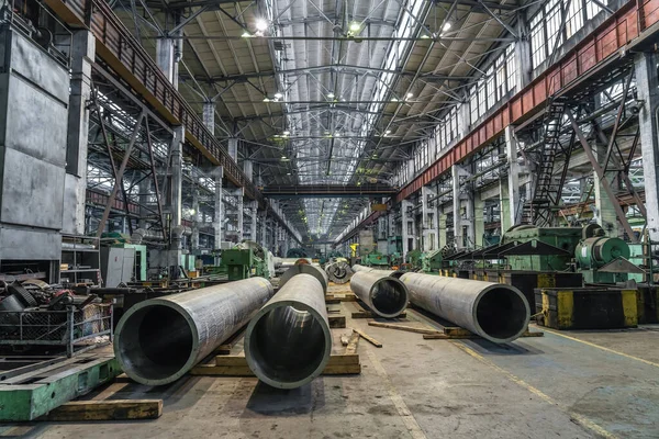 Fábrica de metalurgia, tubos de aço para processamento de produção de metal, planta metalúrgica — Fotografia de Stock