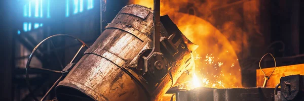 Heavy metallurgy horizontal banner background. Iron cast process. Liquid molten metal pouring into mold in foundry — Stock Photo, Image