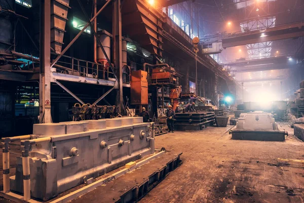 Innenraum der Gießerei-Werkstatt. Typische metallurgische Anlage. Hintergrund der Schwerindustrie — Stockfoto