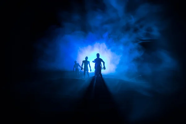 Ijesztő Kilátás Zombik Temetőjében Felhős Köd Horror Halloween Koncepció Szelektív — Stock Fotó